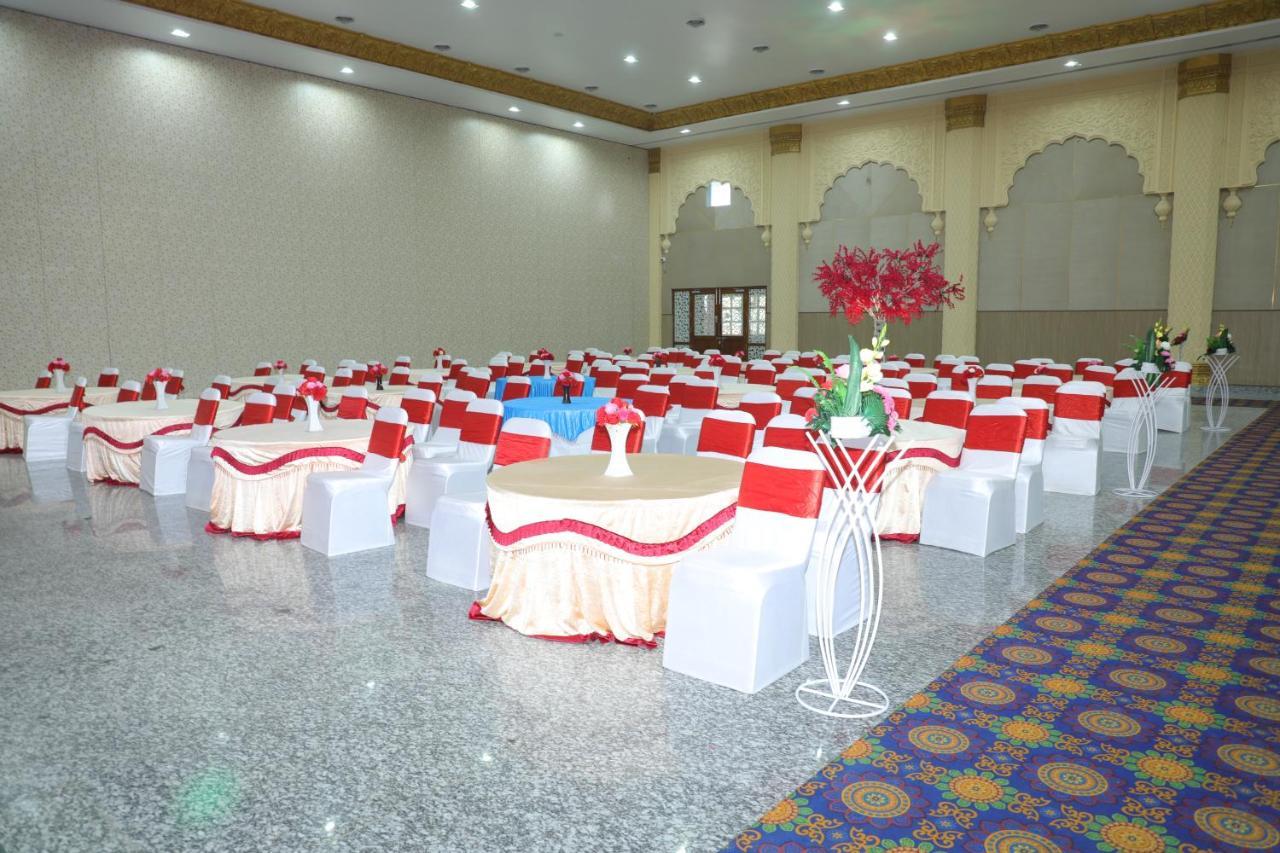 Gadiraju Palace Convention Centre & Hotel Вишакхапатнам Экстерьер фото