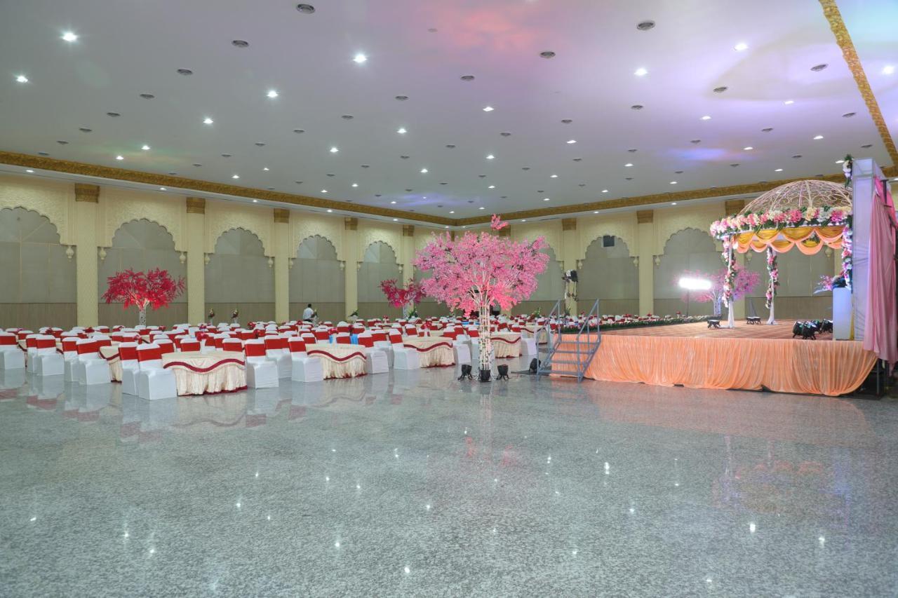 Gadiraju Palace Convention Centre & Hotel Вишакхапатнам Экстерьер фото
