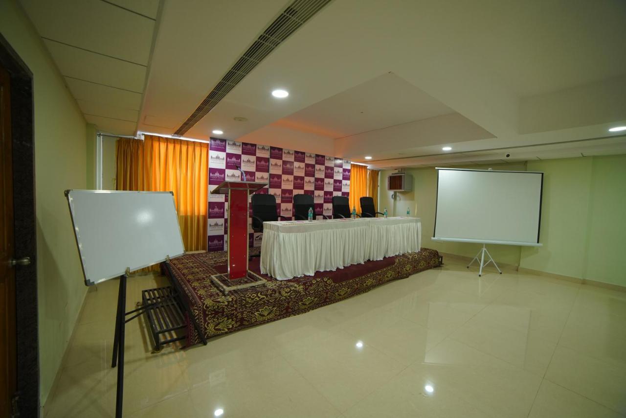 Gadiraju Palace Convention Centre & Hotel Вишакхапатнам Экстерьер фото