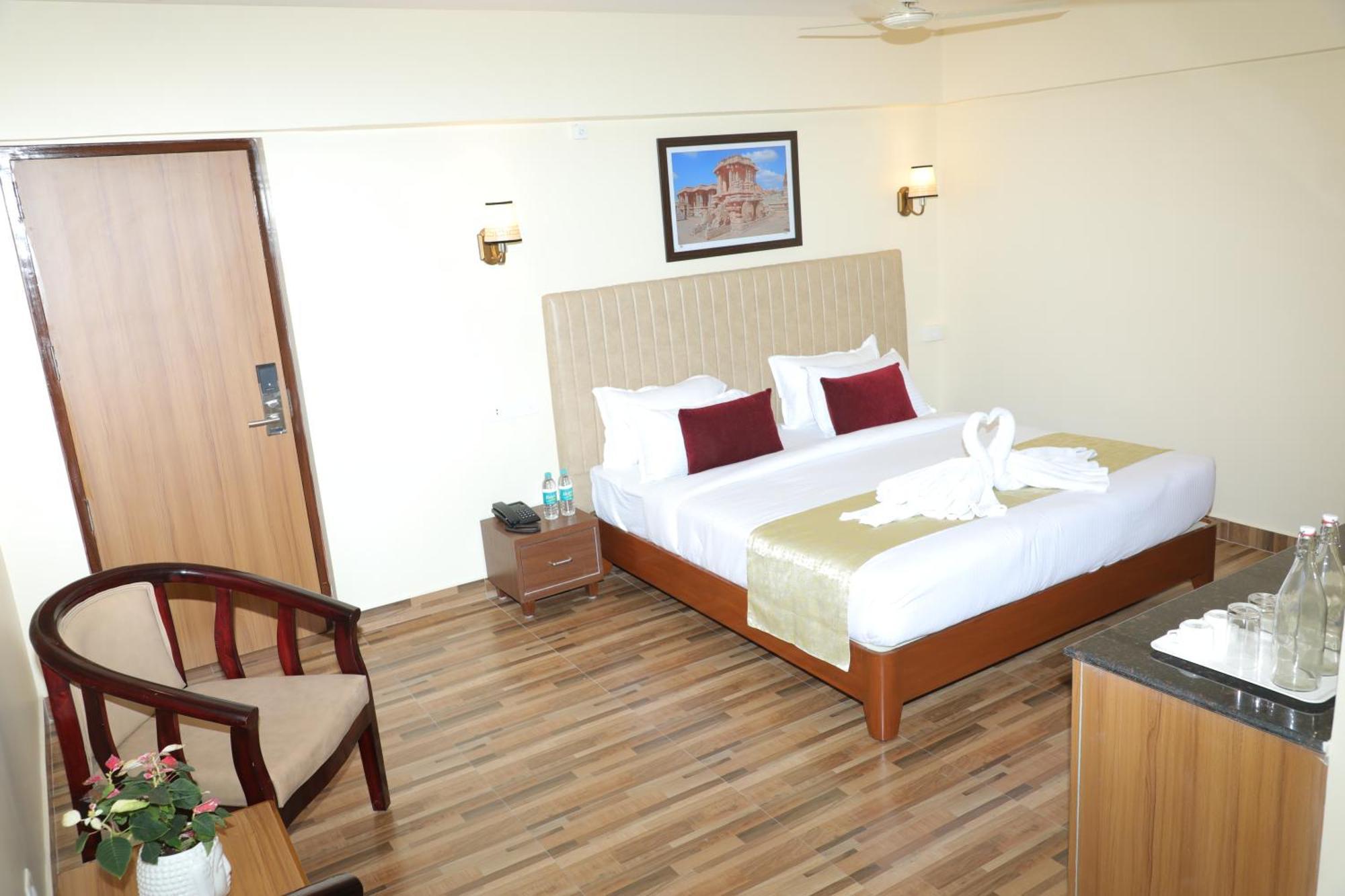 Gadiraju Palace Convention Centre & Hotel Вишакхапатнам Экстерьер фото